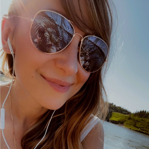 Meet your Posher, Nadia - Picture 1 of 1